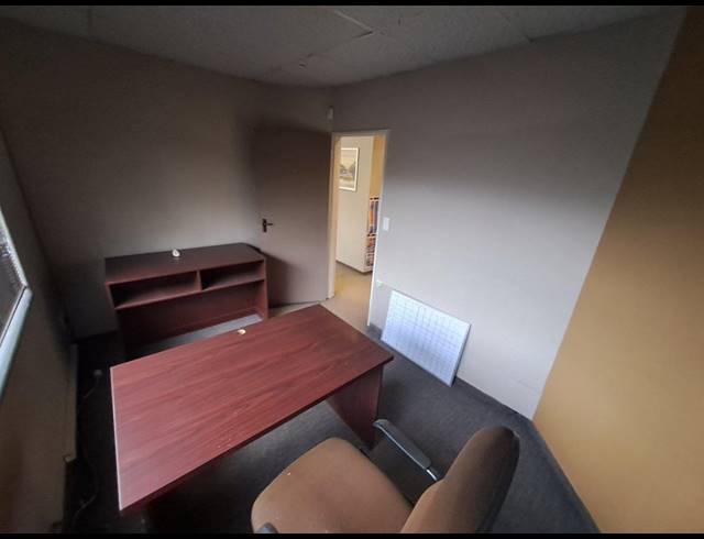180M² OFFICE TO LET IN THREE RIVERS PROPER